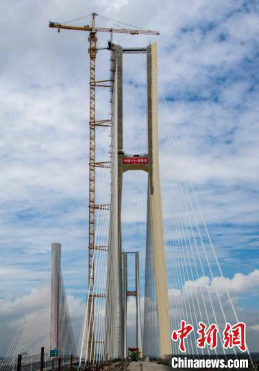 廣州南沙港鐵路跨西江斜拉橋順利合龍。廣鐵集團供圖
