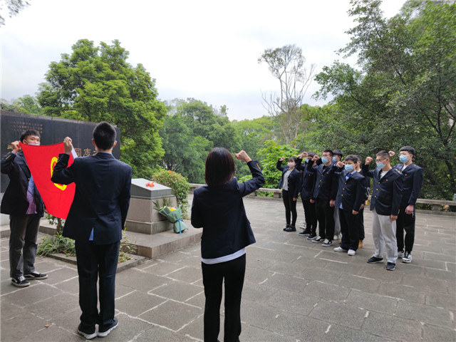 龍巖高鐵通信車間開(kāi)展學(xué)黨史 強(qiáng)信念主題團(tuán)日活動(dòng)2.jpg